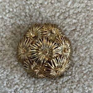 Vintage Monet Dome Daisy Flower Pin NWT